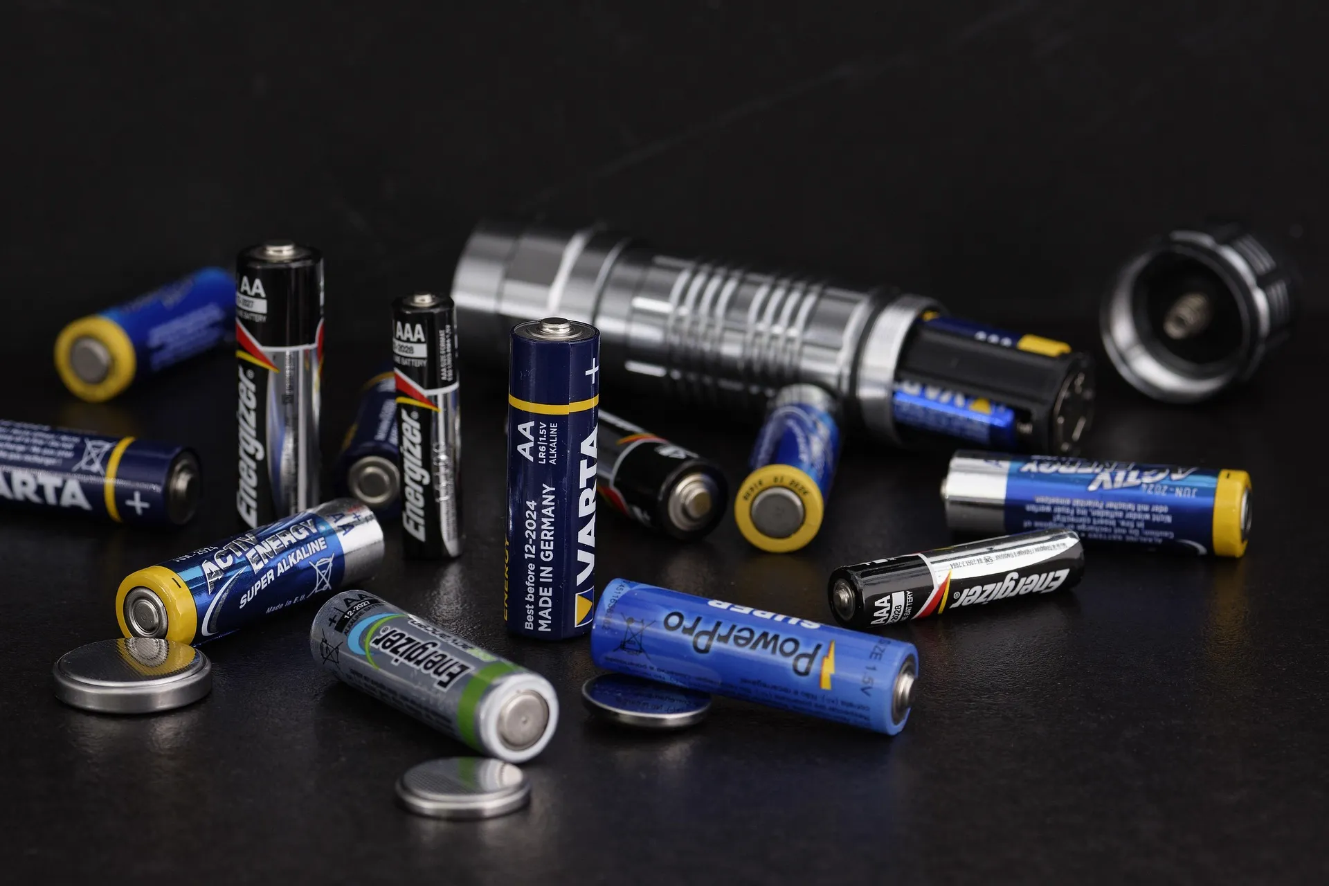  Le dioxyde de manganèse électrolytique EMD fonctionne à l’intérieur d’une batterie